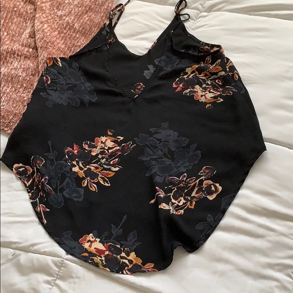 Floral high- low top with a low back - Picture 3 of 3